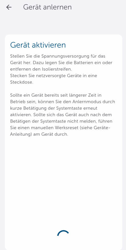 Bild 4: Entfernen Sie den Insolationsstreifen im Batteriefach der HmIP-ESI-Sendeeinheit. Das Gerät wird nun eingeschaltet und der Anlernmodus für 3 Minuten aktiviert.