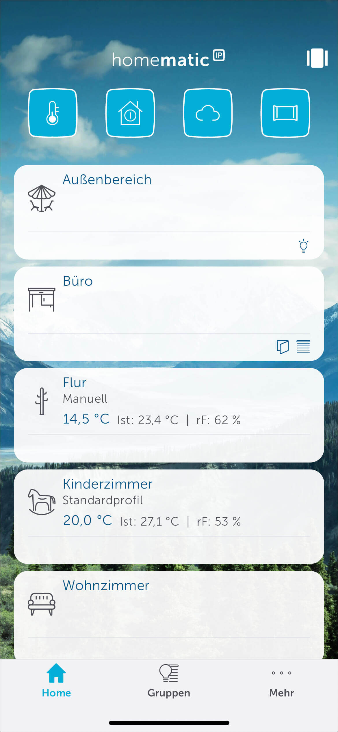 Bild 37: Das Öffnen des Fensterkontakts wird zusätzlich auch in der App angezeigt, wenn keine Alarmfunktion scharfgestellt ist. So kann der Fensterkontakt auch für die Heizung/Klimatisierung herangezogen werden. Das Außenlicht kann jederzeit manuell über die Wippen des Schaltaktors geschaltet werden. Auch dieser Zustand wird  angezeigt.